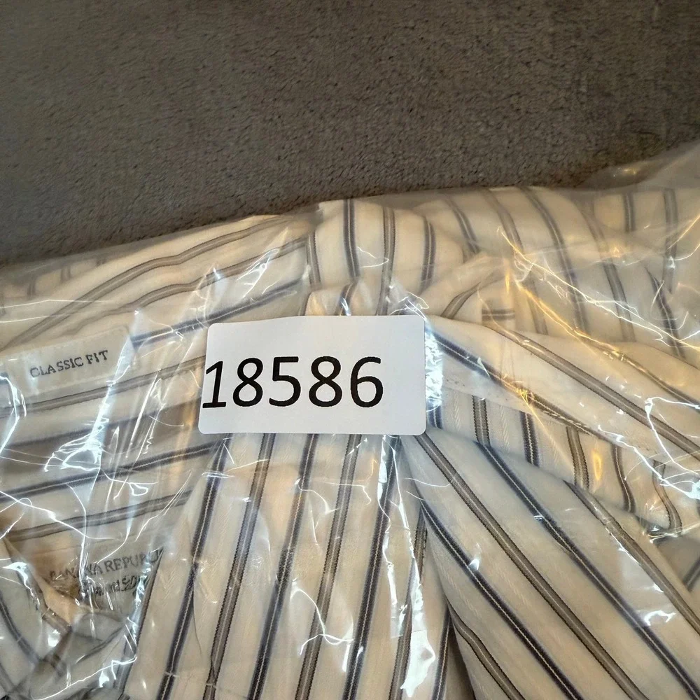Banana Republic Button Up Shirt Mens Large White Blue Striped Cotton Garment Dye